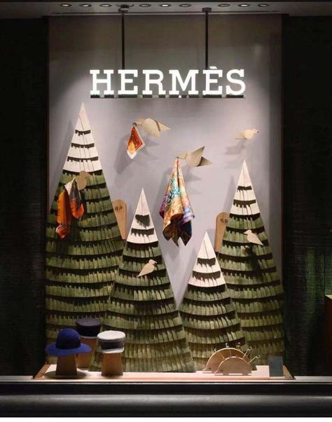 Hermes Window, Holiday Window Display, Violin Art, Retail Design Display, Kids Cafe, Visual Merchandising Displays, Store Window Displays, Window Display Design, Store Windows