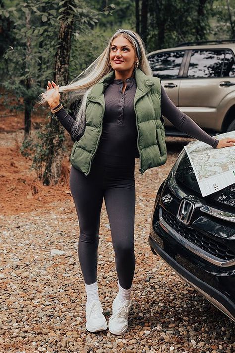 Army Green Puffer Vest Outfit, Green Puffer Vest Outfit, Winter Camping Outfits, Wander Outfit, Cold Outfits, Camping Outfits, Athleisure Outfits, Cozy Outfit, Outfit Inspo Fall