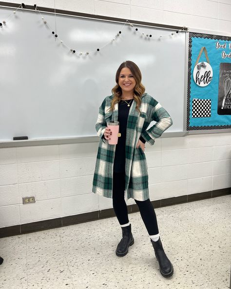 Flannel Outfits For Women, Casual Flannel Outfits, Flannel Outfit, Classroom Style, Flannel Outfits, Teacher Outfit, Flannel Women, Teacher Style, Teacher Outfits