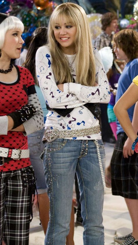 Han Outfits, Lilly Hannah Montana, Hannah Montana Season 2, Hannah Montana Tv Show, Hannah Montana Funny, Hannah Montana Outfits, Smiley Miley, Old Miley Cyrus, Real Y2k