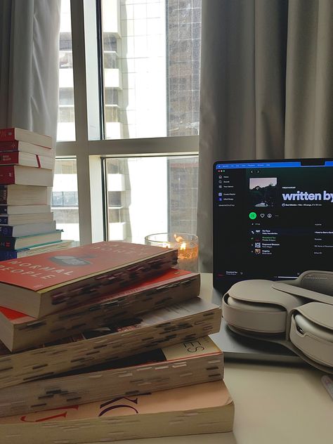 Listening To Audiobooks Aesthetic, Birthday Clip, Books And Music, Coffee Books, Books Bookshelf, Reading Aesthetic, Aesthetic Books, Music Headphones, Love And Co