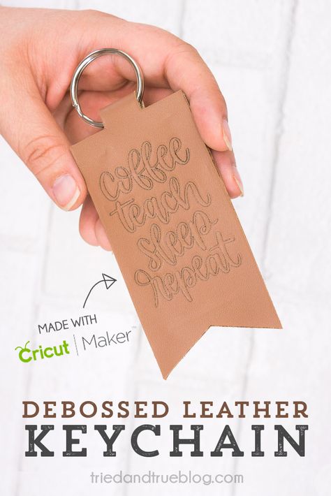 Projects For Cricut Maker, Diy Leather Projects, Projets Cricut, Maker Project, Leather Ideas, Cricut Projects Beginner, School Teacher Gifts, Cricut Craft Room, Diy Cricut