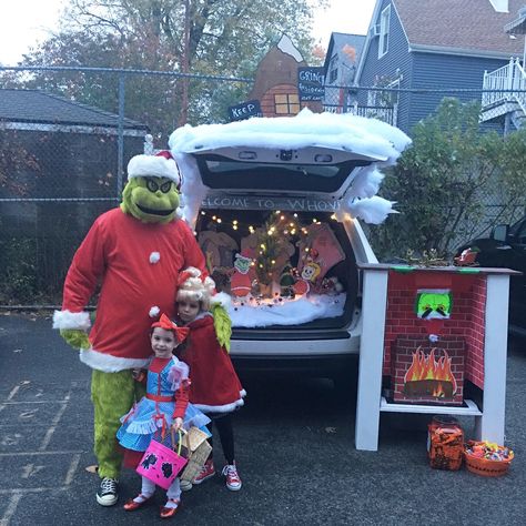 Grinch Themed Trunk Or Treat, Grinch Trunk Or Treat Ideas For Cars, The Grinch Trunk Or Treat Ideas, Whoville Trunk Or Treat, The Grinch Trunk Or Treat, Grinch Trunk Or Treat, Grinch Trunk Or Treat Ideas, Trunker Treat Ideas, Halloween Potluck