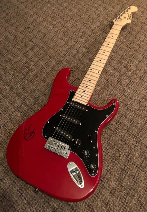 ERIC CLAPTON  signed AUTOGRAPHED full size Guitar Red Electric Guitar, Electric Guitar Design, Guitar Obsession, Custom Electric Guitars, Cool Electric Guitars, Custom Guitars, Music Aesthetic, Acoustic Electric Guitar, Guitar Design