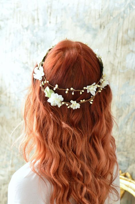 Floral Crown Wedding Hair, Bridal Circlet, Woodland Crown, Crown Wedding Hair, Cute Prom Hairstyles, Velvet Leaves, Floral Crown Wedding, Rustic Bridal Shower Invitations, Bridal Wreath