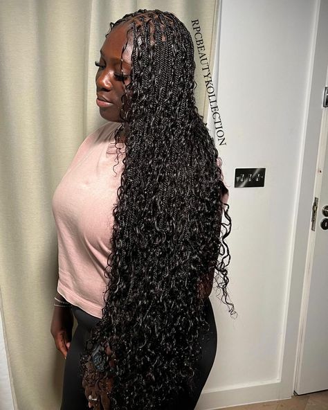 Long Small Boho Knotless Braids, Boho Braids Extra Curls, Boneless Braids, Bora Bora Braids Human Hair, Small Knotless Box Braids With Curls, Small Boho Braids, Style Boho Braids, Small Boho Knotless Braids, Game Hairstyles