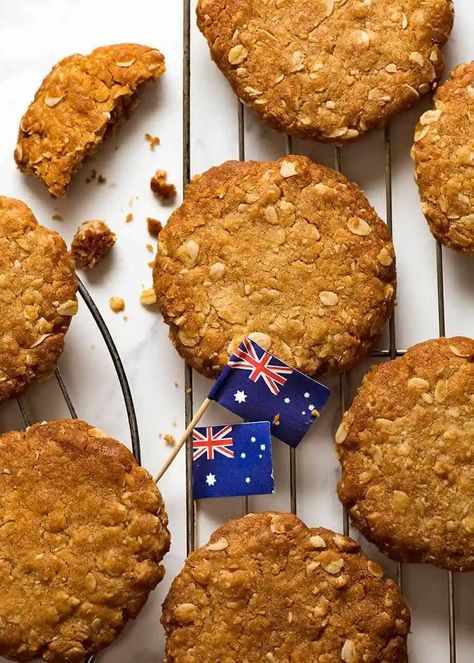 Overhead photo of Anzac biscuits on a cooling rack, fresh out of the oven Breakfast Biscuits Recipe, Easy Anzac Biscuits, Breakfast Biscuit Recipe, Anzac Cookies, Anzac Biscuits, Breakfast Biscuits, Recipetin Eats, Recipe Tin, Desserts Vegan