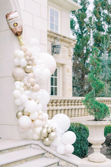 Modern Wedding Shower Decor, Engagement Party Balloons Arch, White And Champagne Balloon Arch, Engagement Party Ideas Balloons, Engagement Party Balloon Ring, Engagement Arch Ideas, Champagne Birthday Balloons, Bachelorette Party Ideas Balloons, Outdoor Balloon Garland Tree