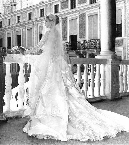 A look back at royal wedding gowns Grace Kelly Wedding Dress, Grace Kelly Wedding, Helen Rose, Royal Wedding Gowns, Bianca Jagger, Princess Grace Kelly, Celebrity Wedding Dresses, Iconic Weddings, Prince Rainier