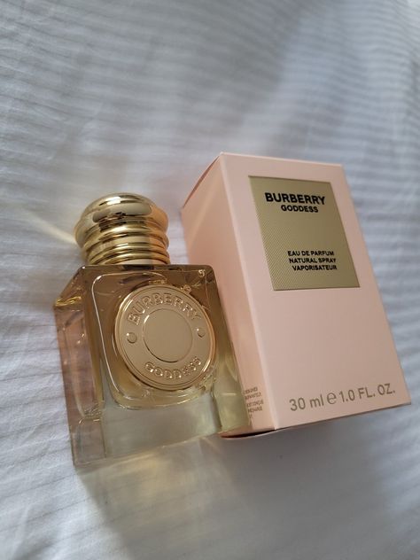 Burberry Vanilla Perfume, Goddess Burberry Perfume, Burberry Goddess Aesthetic, Burberry Goddess Perfume Aesthetic, Burberry Goddess Perfume, Things To Ask For Christmas Wish List, Birthday Perfume, Burberry Goddess, Goddess Perfume