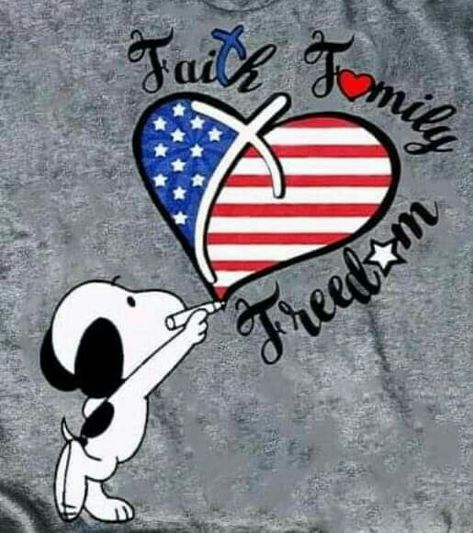 Faith Family Freedom, Patriotic Pictures, Peanut Gang, I Love My Family, Snoopy Images, Peanuts Cartoon, Snoopy Wallpaper, Snoopy Quotes, Peanuts Characters