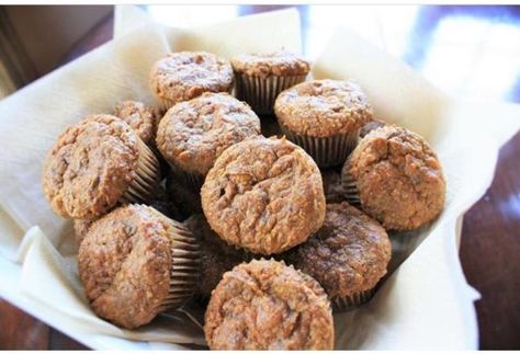 Persimmon Muffins Recipe, Persimmon Muffins, Baby Carrot Recipes, Muffins Blueberry, Persimmon Recipes, Zucchini Muffins, Pumpkin Muffins, Mini Muffins, Persimmon