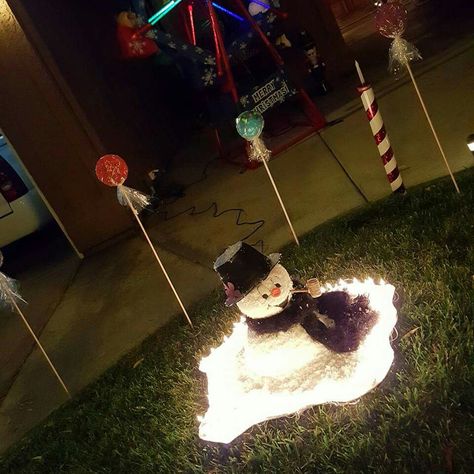 Melting Snowman Decoration, Expanding Foam Christmas Decorations, Diy Melting Snowman, Spray Foam Snowman, Spray Foam Christmas Decorations, Diy Melted Snowman, Outdoor Lighted Snowman, Foam Snowman, Snowman Outdoor Decorations