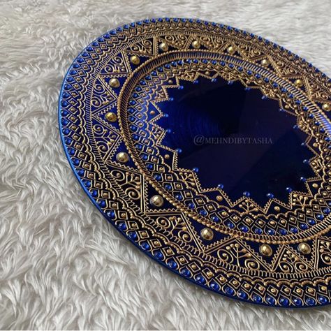 Henna Fashion, Mehndi Thaal, Henna Canvas, Blue Charger, Mehndi Candles, Moroccan Henna, Henna Style, Charger Plate, Dot Art Painting