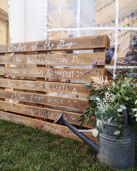 Hunter Gatherings on Instagram: “When your street finds turn into beautiful signs. Hand written order of the day pallet for a rustic beach wedding in Devon. ⠀⠀⠀⠀⠀⠀⠀⠀⠀…” Wedding Schedule Pallet, Palette Wedding Sign, Order Of The Day Wedding, Rustic Beach Wedding, Wedding Schedule, Order Of The Day, Wedding Order, Wedding Breakfast, Hand Written