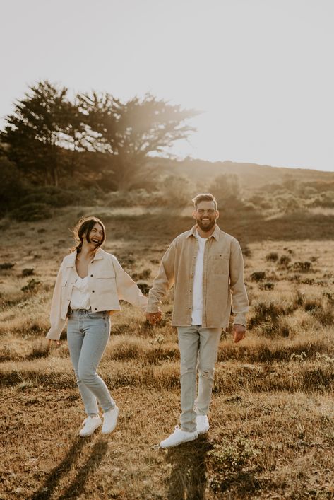 Spring Engagement Photos Outfits, Engagement Shoot Outfit, Marin Headlands, Fall Photo Shoot Outfits, Wedding Fotos, Engagement Picture Outfits, Fall Engagement Pictures, California Engagement Photos, Couple Engagement Pictures