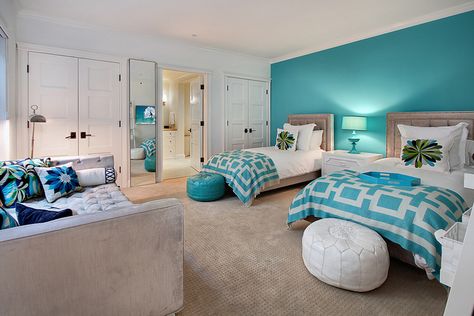 love the colors and the beddin Tourquise Bedroom Walls, Room Ideas For 2 Sisters Teenagers, Room Ideas For 2 Sisters, Twin Bed Guest Room, Aqua Wall, Green Wall Color, Tumblr Bedroom, 2 Sisters, Wall Colour