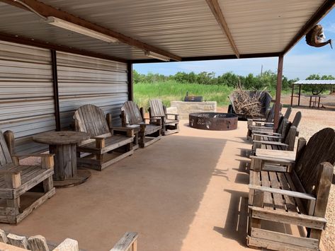 Hog Hunting Ranch Texas | Hunting Lodge Hunting Lodge Interiors, Hunting Ranch, Country Chic Outfits, Hunting Property, Hunting Club, Outdoor Grill Area, Texas Home Decor, Lodge Ideas, Deer Camp