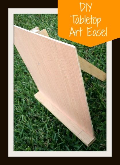 A DIY Tabletop Art Easel.  Makes any kid instantly feel like an artist. Painting Easel Diy, Easel Diy, Fall List, Diy Tabletop, Diy Easel, Table Easel, Tabletop Easel, Diy Table Top, Artist Easel