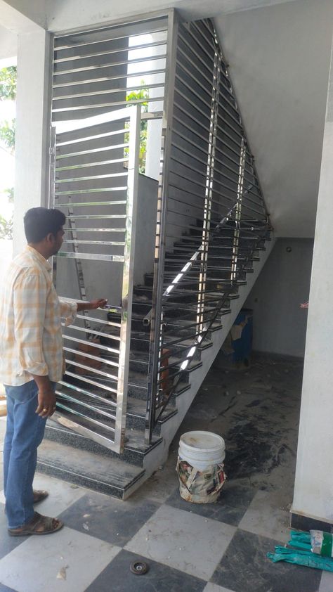 S s gate Stairs Gate Design, Step Grill Design, Staircase Gate, New Gate Design, Ss Gate, Balcony Glass Design, Steel Railing Design, Construction House, House Front Door Design