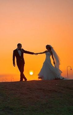 ❤️ Brides Photography, Wedding Fotos, Wedding Picture Poses, Beach Wedding Photography, Beach Wedding Photos, Photography Couples, Photographs Ideas, Sunset Wedding, Wedding Photos Poses