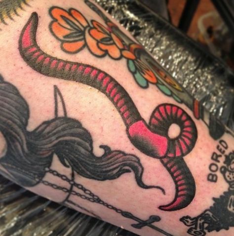 earth worm!! just like the one I wanna get Smaller Filler Tattoos, Worm Tattoo Traditional, Traditional Bug Tattoo Old School, Earth Worm Tattoo, American Traditional Bug Tattoo, Earthworm Tattoo, Rollie Pollie Tattoo, Fill In Tattoos, Traditional Tattoo Gap Fillers