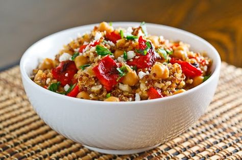 Feta Quinoa, Quinoa Dishes, Closet Cooking, Quinoa Salad Recipes, Roasted Red Pepper, Quinoa Recipes, Roasted Red Peppers, Quinoa Salad, Easy Salads