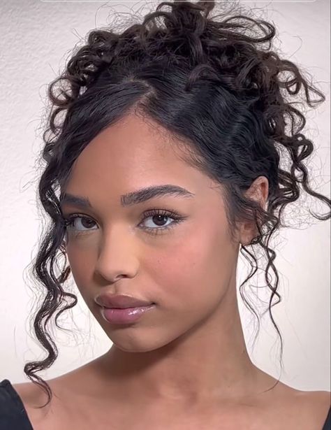 Super Curly Ponytail, Aesthetic Curly Hair Hairstyles, Claw Hairstyles Curly Hair, Short Curly Hair Hoco Hairstyles, Prom Short Curly Hairstyles, Cute Curly Hairstyles For Graduation, Natural Curly Hoco Hairstyles, Fancy Curly Hairstyles Prom Short, Casual Curly Hairstyles Natural Curls