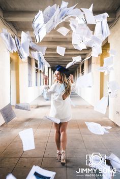 Masters Graduation Pictures, Graduation Pic Ideas, Nursing Graduation Pictures, Masters Graduation, College Graduation Pictures Poses, College Graduation Photoshoot, College Graduation Photos, Phd Graduation, Hot Costume