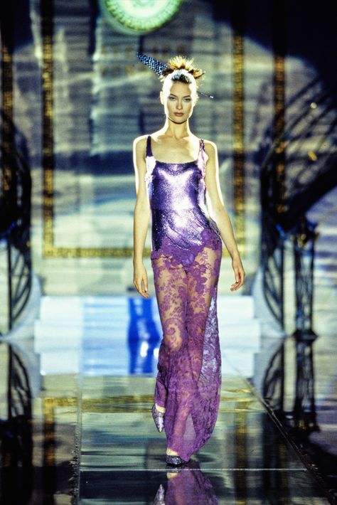 Atelier Versace Spring 1996 Couture Collection | Vogue Versace 90s, 00s Mode, Versace Runway, Versace Vintage, 90s Runway Fashion, Versace Spring, Mode Chanel, Versace Fashion, Versace Couture