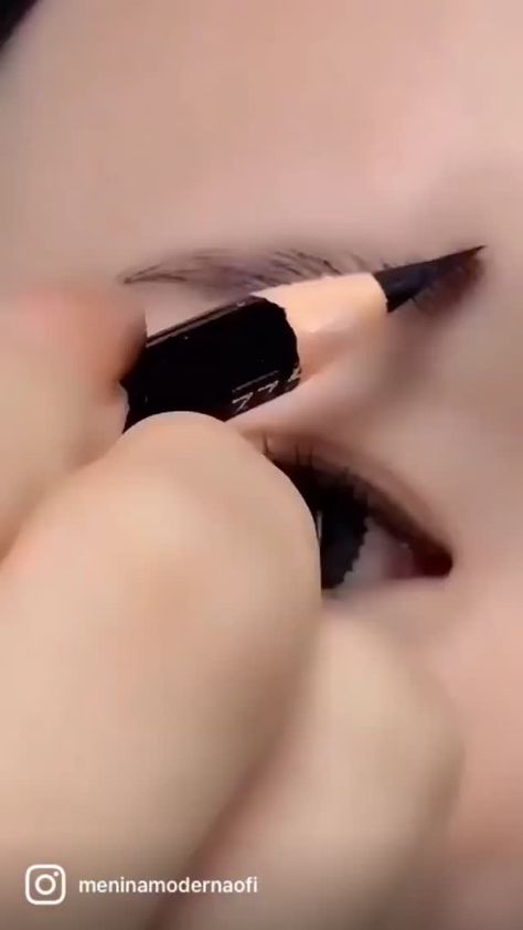 Eyebrow Pencil Tutorial, How To Do Eyebrows, Membentuk Alis, Eyebrow Design, Waterproof Eyebrow Pencil, Guys Eyebrows, Beautiful Eyebrows, How To Draw Eyebrows, Eyebrow Enhancer