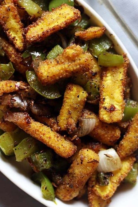 Baby corn pepper fry- an easy side dish for you that is vegan, gluten free and super delicious. Pair this Asian style fry with your fried rice, noodles or just serve as snack with drink of your choice. How ever you choose to serve, this baby corn fry is sure to please everyone's palate. Here is how to make easy baby corn pepper fry with step by step photos. Recipe via cookclickndevour.com #babycornpepperfry #pepperfry #babycornrecipes #vegan #cookclickndevour Baby Corn Fry, Best Vegetable Recipes, Fried Rice Noodles, Veg Curry, Veg Snacks, Baby Corn, Corn Dishes, Veg Dishes, Chaat Recipe