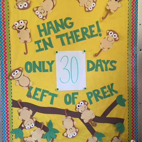 Countdown to summer Pre K Graduation Door Decoration, Countdown Bulletin Board Ideas, Graduation Classroom Door, Graduation Countdown Ideas, Countdown Bulletin Board, Graduation Countdown, Graduation Crafts Preschool, Classroom Countdown, Countdown Ideas