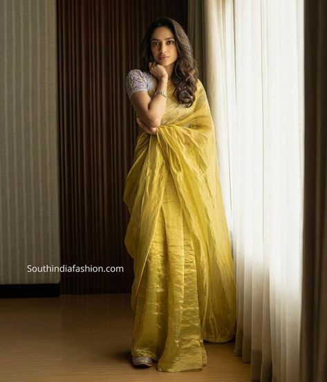 Sobhita Dhulipala Looks Elegant in a Tissue Saree at PS 2 Promotions! – South India Fashion Sobhita Dhulipala, Diwali Fashion, Sari Blouse Designs, Indian Saree Blouse, Tissue Saree, Simple Sarees, Silk Saree Blouse Designs, Saree Blouse Designs Latest, Stylish Blouse Design