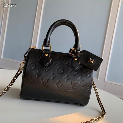 Luis Viton Bag, Luis Viton, Black Louis Vuitton Bag, Boss Moves, Dream Bags, Black Louis Vuitton, Luxury Bags Collection, Luxury Purses, Pretty Bags