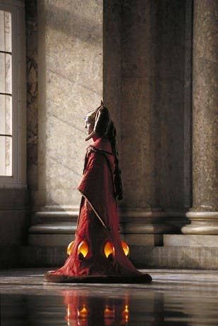 Satisfy Your Star Wars Addiction By Drooling Over Queen Amidala's Costumes Queen Of Naboo, Queen Padme Amidala, Queen Padme, Star Wars Padme Amidala, Amidala Star Wars, Star Wars Wall, Star Wars Padme, Queen Amidala, Padmé Amidala