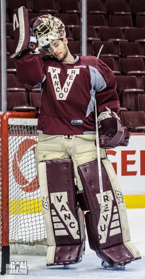 Hockey Manager, Hockey Goalie Pads, Hockey Pads, Nhl Goalie, Goalie Gear, Goalie Pads, Hockey Gear, Ice Hockey Players, Goalie Mask