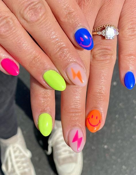 Neon Nail Art Short Nails, Summer Birthday Nail Ideas, 80s Theme Nails, Short Festival Nails, Cute Funky Nails Summer, Short Nails Bright, Bright Nail Ideas Neon, Summer Nail Ideas 2024, Nail Art Designs Blue