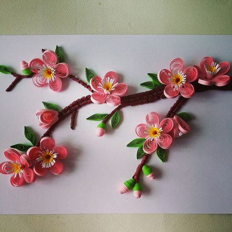 Quilled Artwork, Hearts Paper Crafts, Quilling Dolls, Diy Quilling Crafts, Quilling Flower Designs, Quilling Pattern, Arte Quilling, Envelope Making, Paper Quilling Flowers