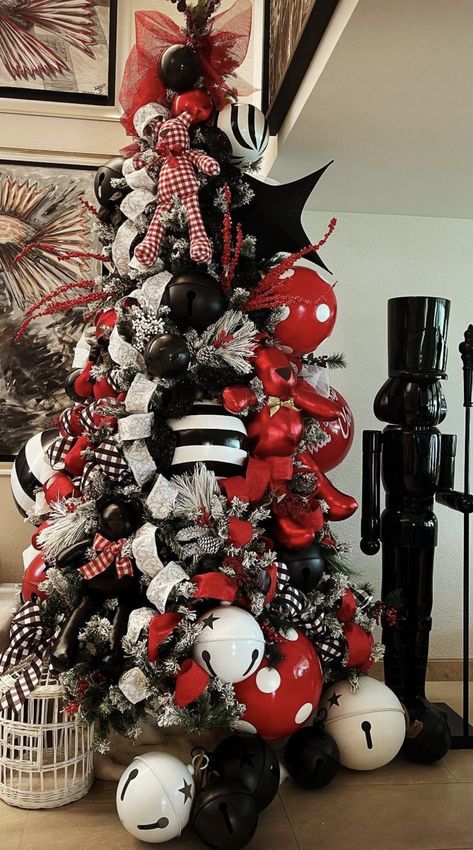 Black Christmas Tree Red Decorations, Black Red White Christmas Decor, Red White Black Christmas Tree, Red Black White Christmas Tree, Black White Red Christmas Decor, Red Black And Gold Christmas Tree, Black White And Red Christmas Tree, Black Red And White Christmas Tree, Red Black And White Christmas Tree