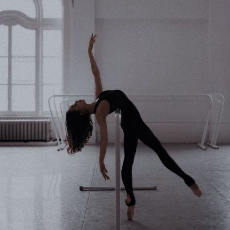 Dance Photography Poses, Dance Dreams, Ballet Inspiration, Dancing Aesthetic, Ballet Photography, Dance Photos, Dance Art, Dance Pictures, Dance Photography