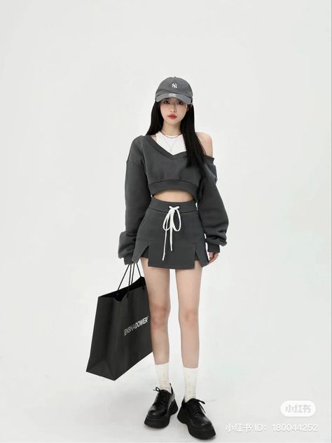 Kpop Style Outfits, Kpop Fashion Women, Drill Clothes, Douyin Fashion, Ulzzang Outfit, Kawaii Fashion Outfits, Fashionista Clothes, Sport Dress, Kpop Fashion Outfits