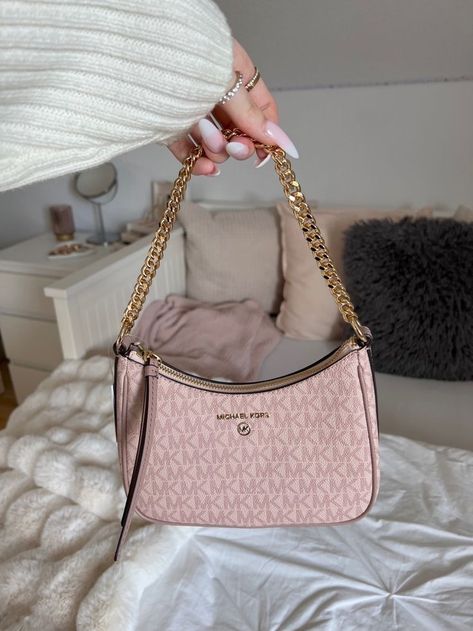 Michael Kors Small Bag, Michael Kors Pink Purse, Pink Mk Bag, Michael Kors Pink Bag, Kate Spade Purse Aesthetic, Michael Kors Handbags Outfits, Michael Kors Handbags Pink, Pink Michael Kors Purse, Micheal Kors Handbag