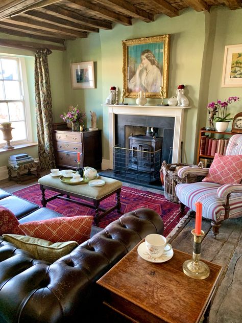 Cabin Livingroom, English Country House Style, Welsh Cottage, Magazine Shoot, English Country Cottage, Village Green, Fire Places, English Decor, Century Home