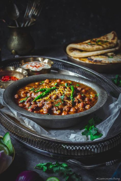 Amritsari Pindi Chole | How to make Amritsari Chole | Authentic Punjabi Chana Masala recipe - Gastronomic BONG Punjabi Chana Masala Recipe, Chana Masala Recipe, Chana Recipe, Bengali Cuisine, Chole Masala, Food To Try, Punjabi Food, Vegetarian Curry, Indian Street