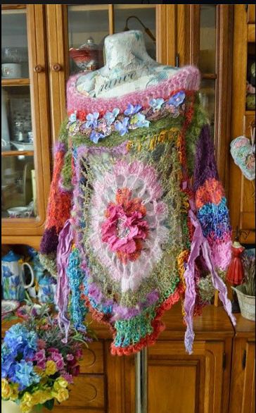 <3 Art Au Crochet, Poncho Au Crochet, Crochet Freeform, Free Form Crochet, Stil Boho, Form Crochet, Freeform Crochet, Crochet Poncho, Crochet Clothing