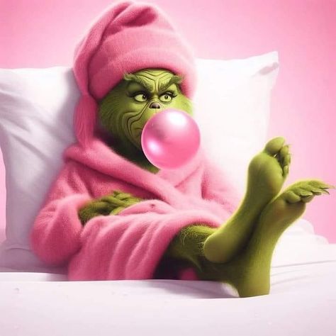 Immagini Grinch, Funny Christmas Wallpaper, Grinch Images, Grinch Stuff, Christmas Wallpaper Iphone Cute, Grinch Quotes, Whatsapp Wallpaper Cute, Christmas Phone Wallpaper, Cute Christmas Wallpaper