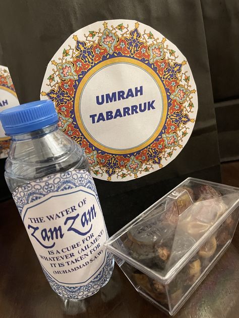 Ideas to Umrah Tabarruk Umrah Gift Basket, Umrah Giveaway Ideas, Umrah Gift Ideas, Umrah Mubarak Gift Ideas, Umrah Mubarak, Wedding Gift Pack, Low Budget, Bag Packaging, Gift Packs