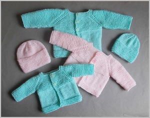 Premature Baby Sets - Keep the little ones in your life warm with these Premature Baby Sets. These adorable free knitting patterns for babies are perfect  last minute homemade gifts for the newborn that could not wait to enter the world. Created with a combination of garter stitch and stockinette stitch, these easy knitting patterns are great for new knitters. Each set consists of a knit baby hat and cardigan, keeping your baby extra cute and cozy. Knitted Baby Sweaters, Baby Knitting Patterns Free Newborn, Easy Baby Knitting Patterns, Baby Cardigan Knitting Pattern Free, Baby Cardigan Pattern, Baby Hat Knitting Pattern, Baby Sweater Knitting Pattern, Knitted Clothes, Knit Baby Sweaters