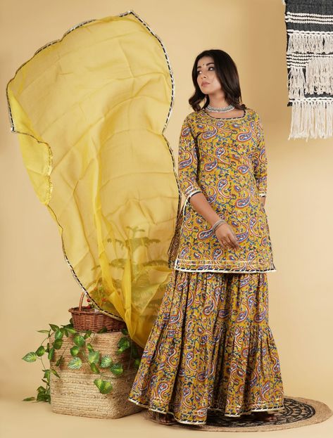 Short Shirt With Plazo Casual, Cotton Gharara Designs, Cotton Garara Suit, Sarara Dress Design, Cotton Garara, Sarara Dress, Long Skirt Outfits For Summer, Gharara Designs, Colour Palate